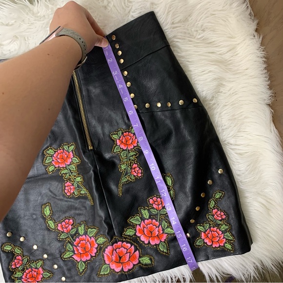 TopShop Embriodered Faux Leather Skirt - Picture 7 of 8